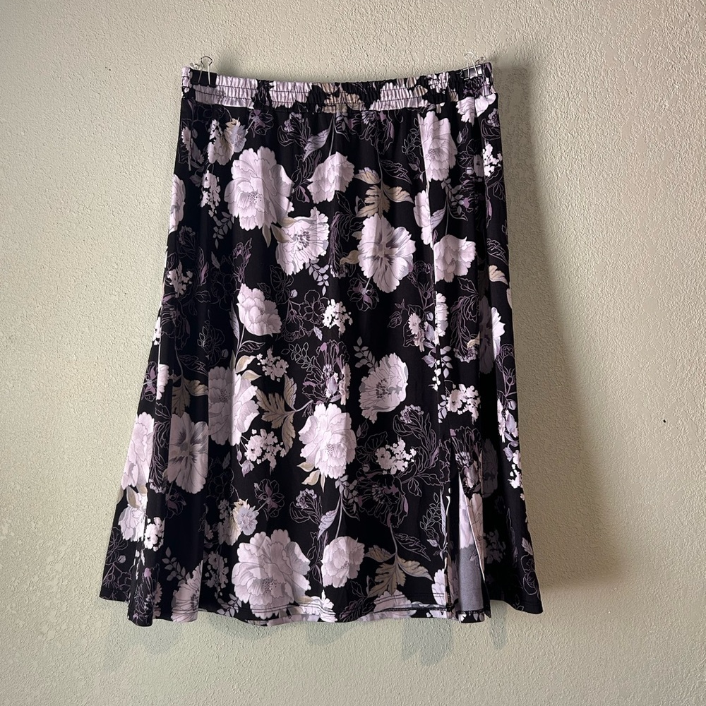 Chic Black and White Floral A-Line Skirt